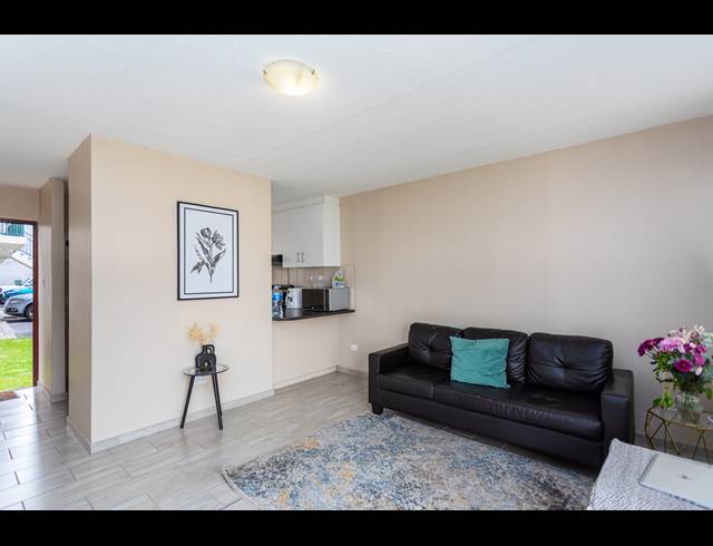 2 BEDROOM FLAT SOLD IN BLOUBERG SANDS